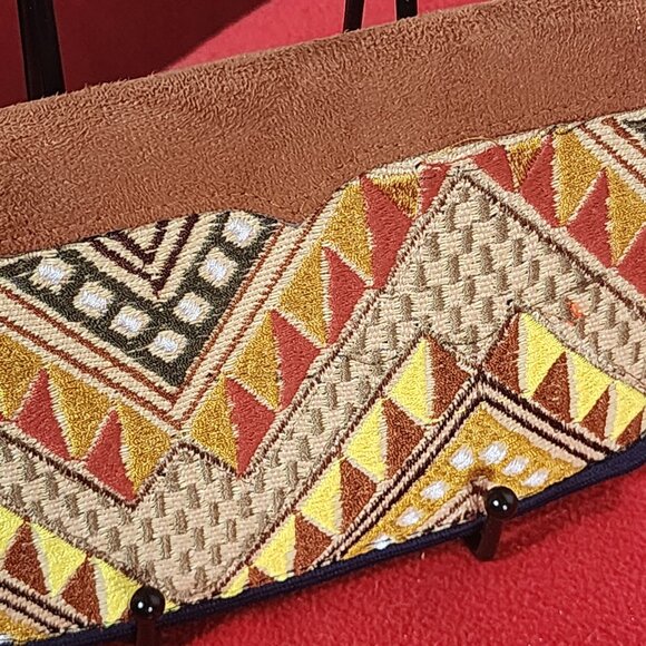 JL Brand Duo Aztec / Stripe Design Embroidered Leather Zip Hand Strap Wallet OLG - Picture 4 of 16